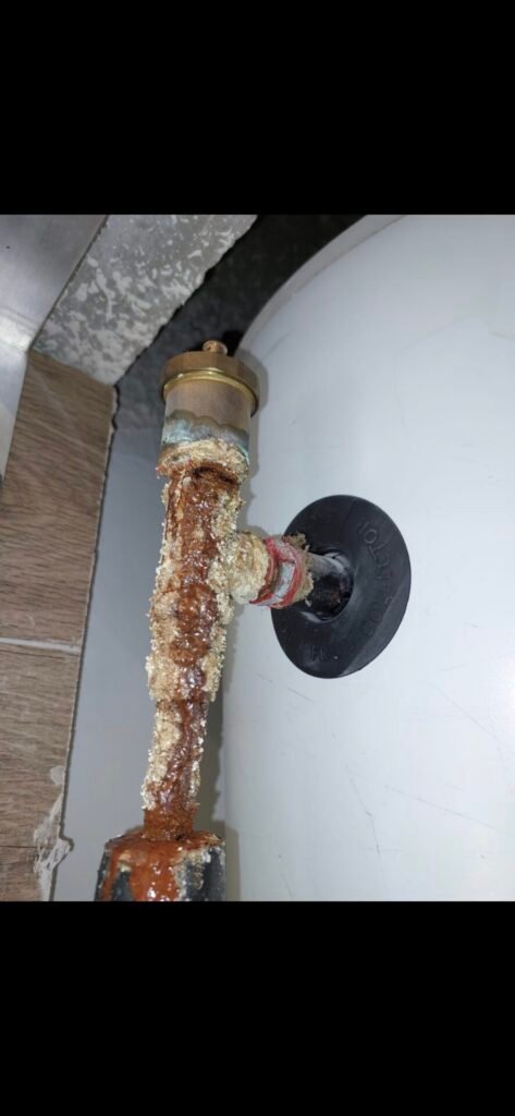 נזילת מים מהדוד ברמת גן