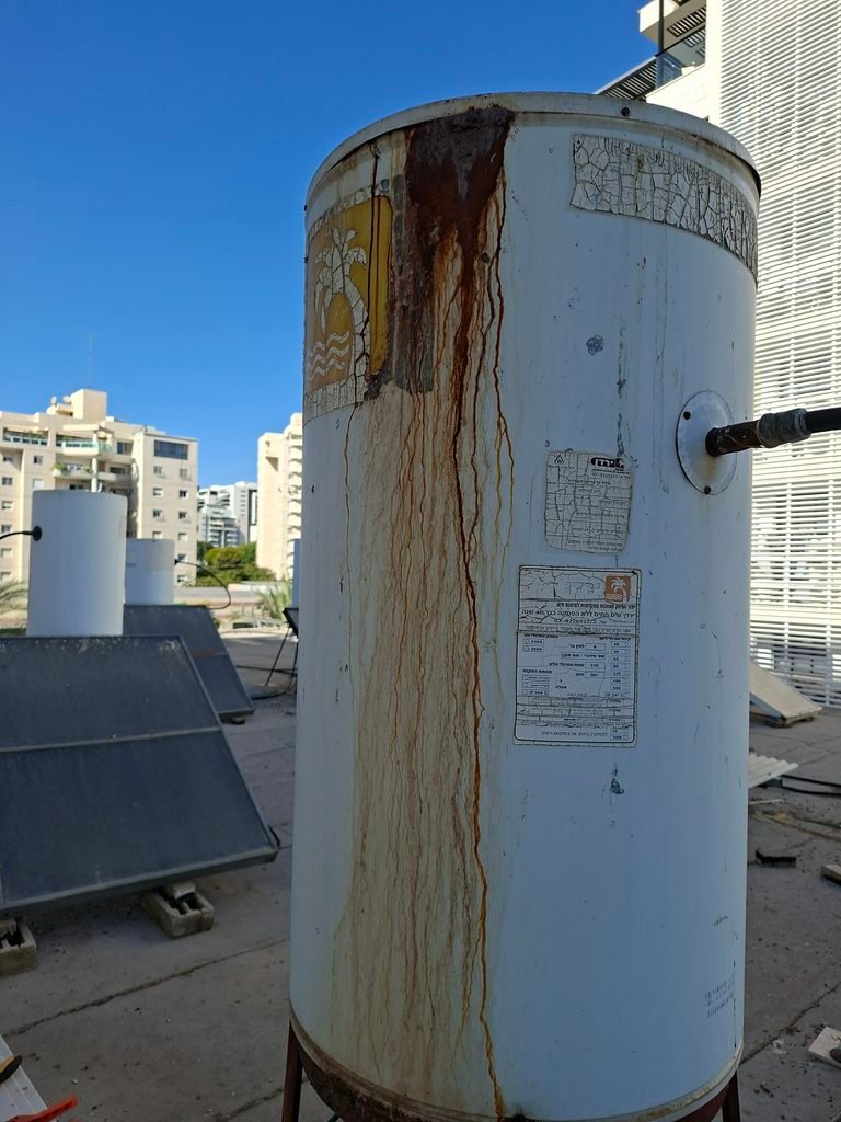 דוד שמש נוזל מלמעלה