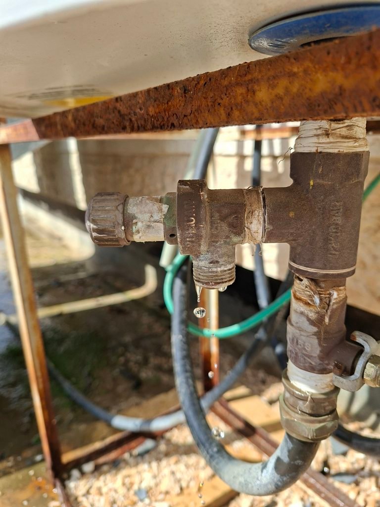 תיקון שסתום בטחון נוזל בדוד שמש