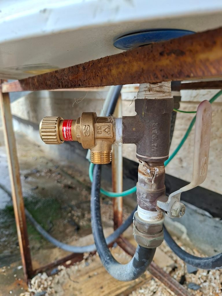 החלפת שסתום פורק לחץ בדוד שמש