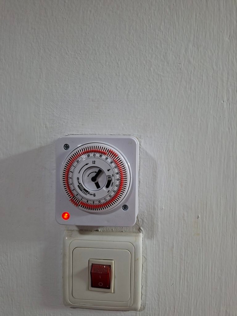 החלפת מפסק טיימר לדוד בגבעתיים בעקבות תקלה בדוד שלא מחמם